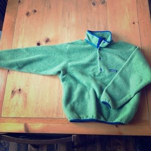 Green fleece Patagonia pullover jacket